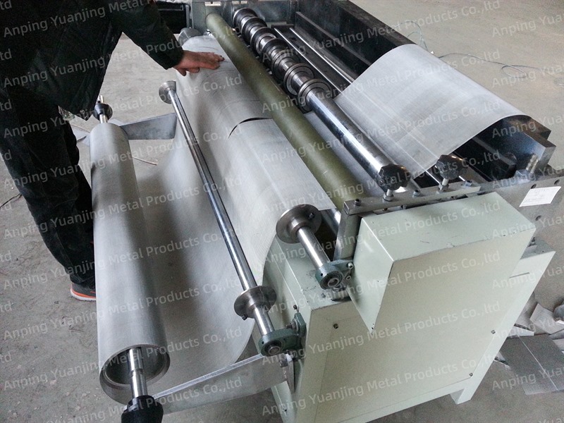 Wire mesh slitting machine cutting stainless steel mesh into narrow rolls